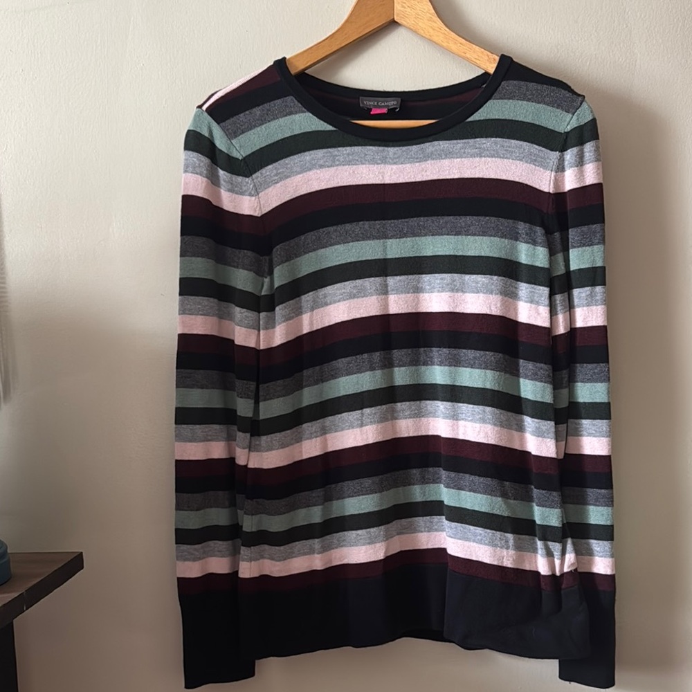 🌸🤗🫶Vince Camuto Green and Pink Crewneck Sweater